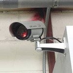 Atrapa Profesjonalnej Kamery Monitoringu CCD - Wzmacnia Bezpieczeństwo, Odstrasza Złodziei, Fałszywy Alarm